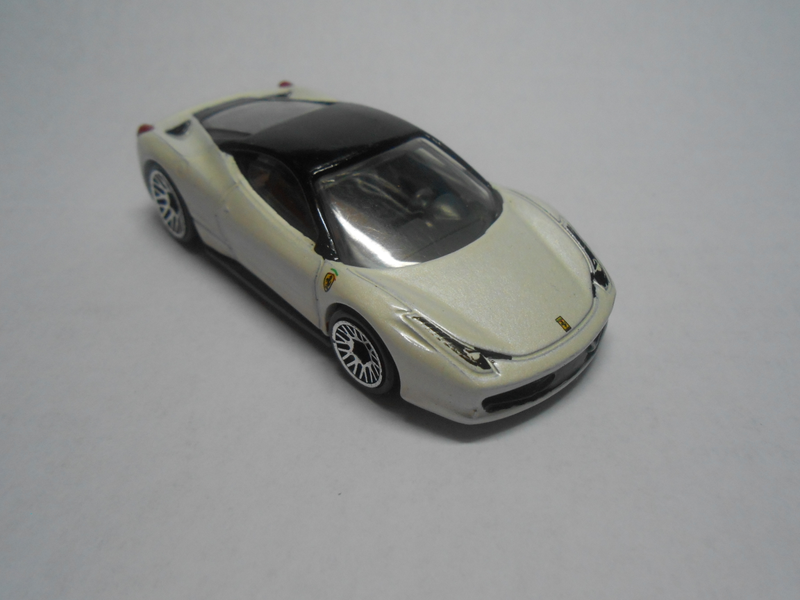 Illustration for article titled Putting details on the Hotwheels Ferrari 458 Italia
